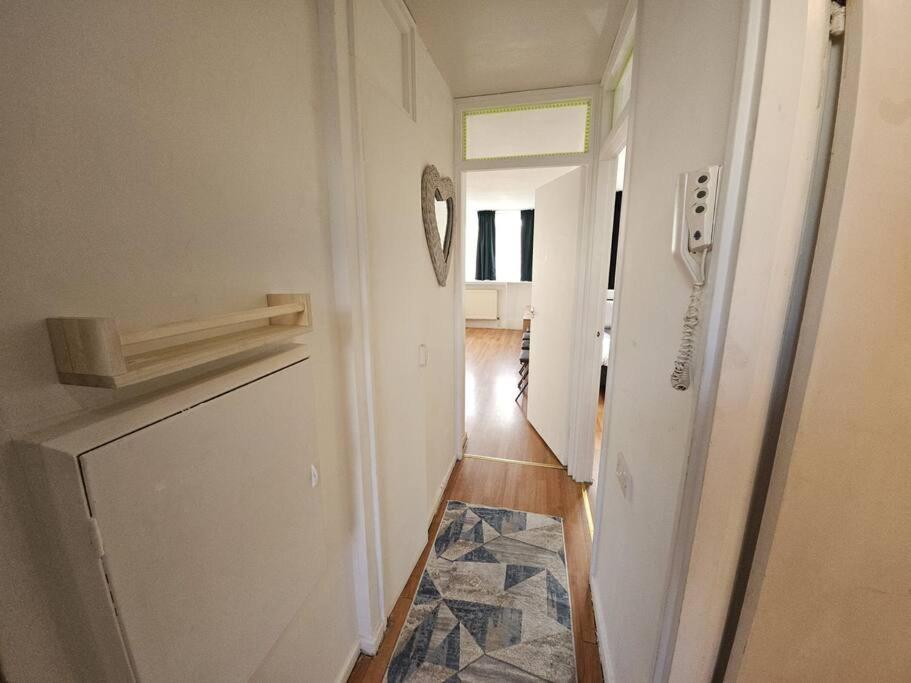 Steps From Kings Cross Station! Appartement Londen