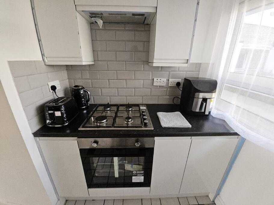 Steps From Kings Cross Station! Appartement Londen